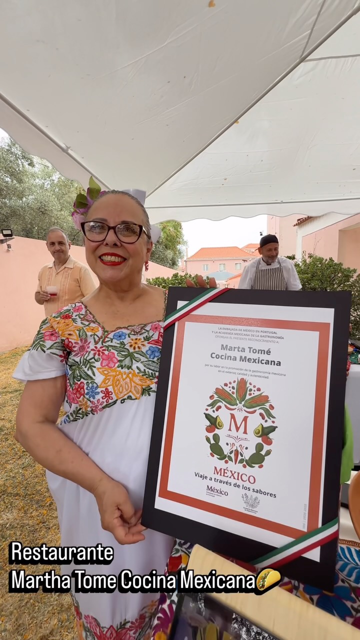 🎥 Un momento para recordar.

El pasado 22 de junio, nuestra Asociación @emprendedoreslatinosenportugal brilló en el acto de reconocimiento celebrado en la Embajada de México, con una representación excepcional de nuestra querida @martha.tome.mx 

También recogimos las emocionantes palabras de los galardonados, quienes compartieron su gratitud y compromiso con la comunidad.

¡Enhorabuena a todos los reconocidos! 👏🇲🇽

#EmbajadaDeMéxico #MartaTomé #Reconocimiento #orgulloasociativo