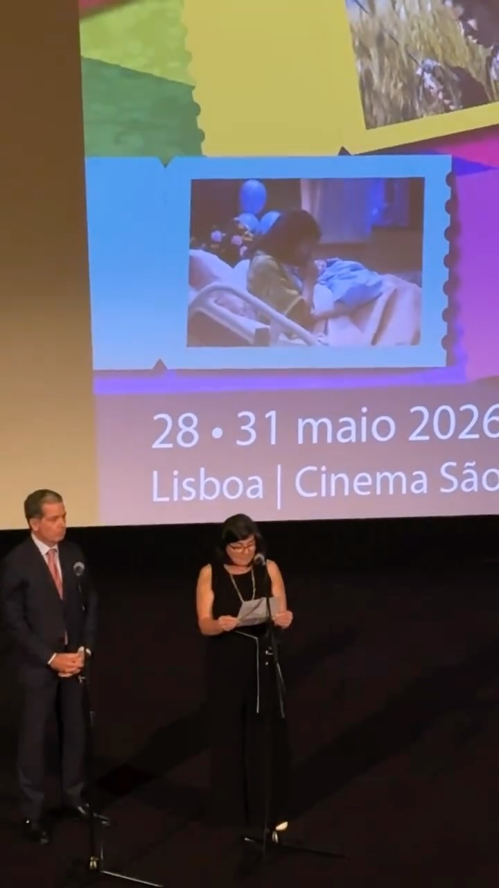 🎬✨ Lisboa celebra el cine latinoamericano con una nueva edición de la muestra de cinema en el emblemático Cinema São Jorge 🇵🇹, organizada por la Casa da América Latina 🌎

🎥 La inauguración oficial contó con la presencia de Margarida Figueiredo, secretaria de la Casa da América Latina 🤝, y del Embajador del Perú en Portugal, Carlos Manuel Gil de Montes Molinari 🇵🇪, reforzando los lazos culturales entre América Latina y Portugal ✨.

🍿 La noche de apertura presentó Mistura, del director peruano Ricardo de Montreuil, dando inicio a una programación dedicada a la diversidad y riqueza cultural del cine latinoamericano 🎞️❤️.

🌟 Durante varios días, el público podrá disfrutar de producciones cinematográficas de distintos países de América Latina, en una verdadera celebración del arte y la cultura 🌎🎬.

#CinemaLatinoamericano #MuestraDeCine #Lisboa #CasaDaAmericaLat

:::