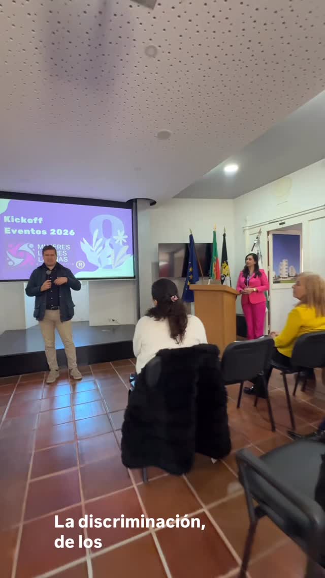 🇵🇹🇪🇸 Encontro comunitário | Encuentro comunitario 🤝🌍

Este sábado realizou-se um encontro comunitário organizado por @mujereslidereslatinas, com a colaboração de @emprendedoreslatinosenportugal.

A iniciativa contou com a presença do presidente da Junta de @freguesiadesantaclara, Carlos Manuel Castro, que deu as boas-vindas aos participantes.

No âmbito do Mês da Mulher, o autarca destacou a importância de viver em comunidade, fortalecer os laços entre famílias e reforçar a colaboração entre moradores e instituições locais. Sublinhou ainda que a Junta de Freguesia deve ser vista como a casa de todos, apoiando o empreendedorismo, a integração dos imigrantes e o trabalho conjunto para melhorar o bairro.

O encontro decorreu num ambiente participativo e próximo, reforçando o valor da união entre associações e comunidade para promover integração, diálogo e novas oportunidades. 💬🌱

—

🇪🇸 Español

Este sábado se celebró un encuentro comunitario organizado por @mujereslidereslatinas, con la colaboración de @emprendedoreslatinosenportugal.

La iniciativa contó con la presencia del presidente de la Junta de @freguesiadesantaclara, Carlos Manuel Castro, quien dio la bienvenida a los participantes.

En el marco del Mes de la Mujer, el autarca destacó la importancia de vivir en comunidad, fortalecer los lazos entre las familias y reforzar la colaboración entre vecinos e instituciones locales. También subrayó que la Junta de Freguesia debe ser vista como la casa de todos, apoyando el emprendimiento, la integración de los inmigrantes y el trabajo conjunto para mejorar el barrio.

El encuentro se desarrolló en un ambiente cercano y participativo, reforzando el valor de la unión entre asociaciones y comunidad para promover la integración, el diálogo y nuevas oportunidades.

.
.
.
.

#ComunidadeLatina #Integração #MesDaMulher #freguesiasantaclara